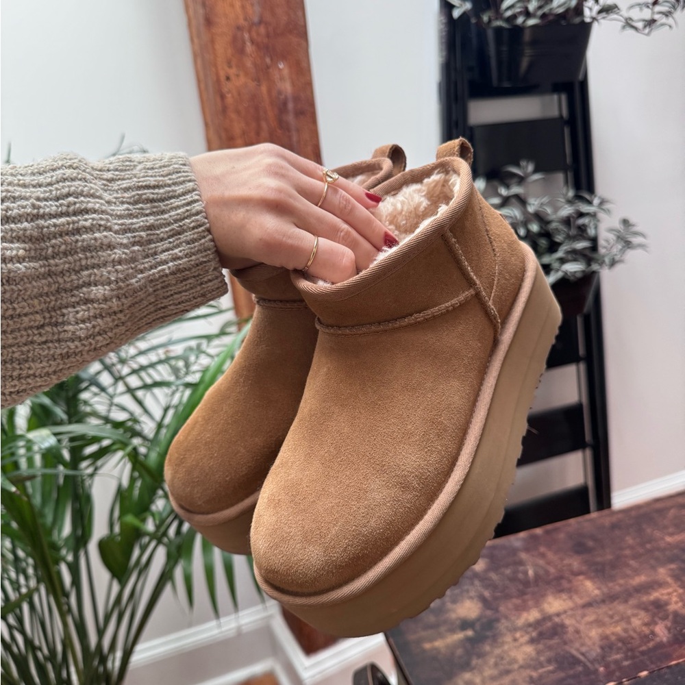 SOLD Women's Classic Ultra Mini Platform Ugg boot sz US7